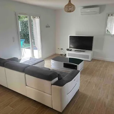 Holiday home Maison 100m2 4 Avec Piscine Jardin Paysage Gujan-Mestras